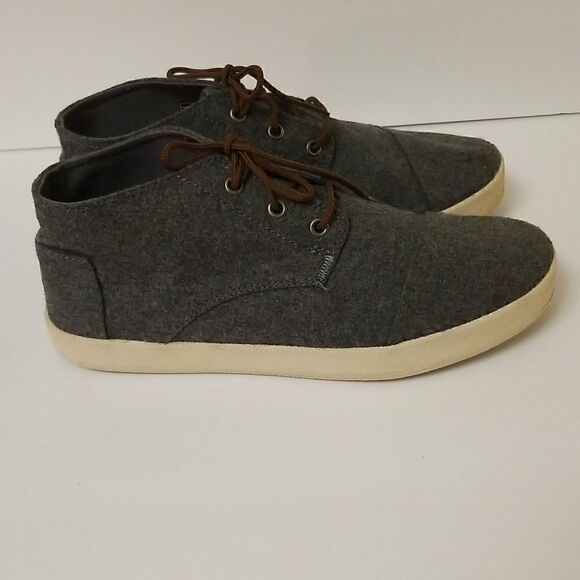 Tom's grey lace up shoes. Size 9. - Picture 3 of 8